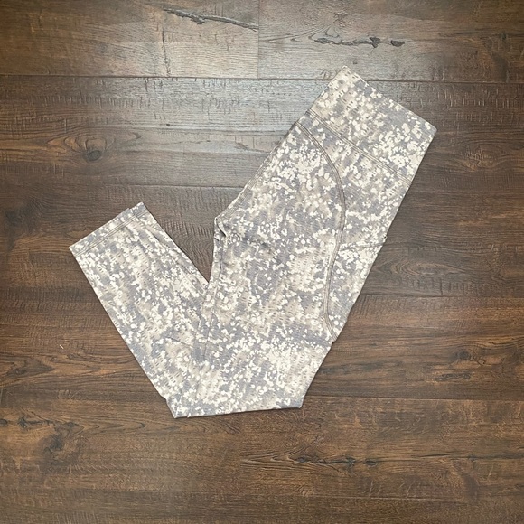 Lululemon Invigorate Gritstone White Opal Multi 25” inseam sz 6 Leggings - Picture 6 of 11